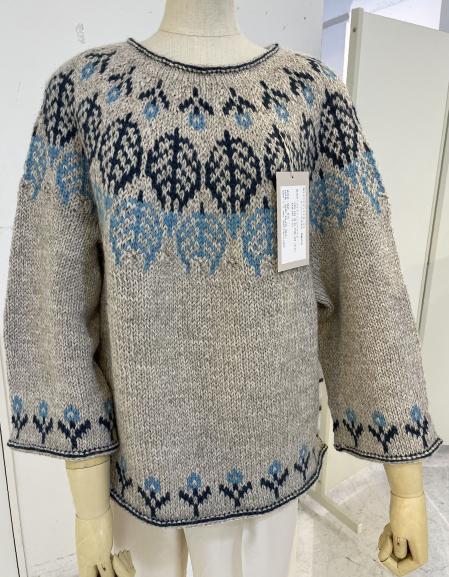 パピー　キットNo40241210　トップダウンの編み込みセーター
