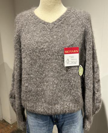 スキー　ラグランVネックプル